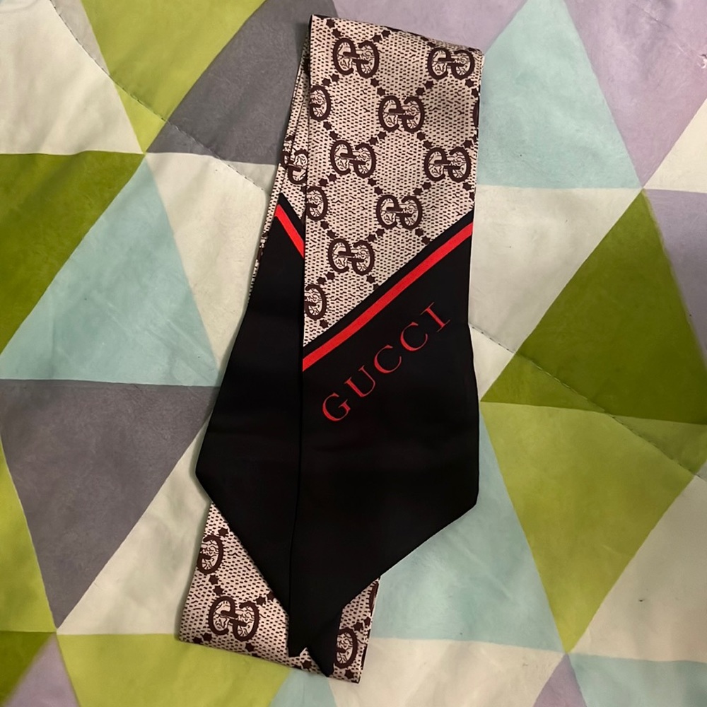 Gg Soft Silk Twilly Made in Italy, brand new never used.